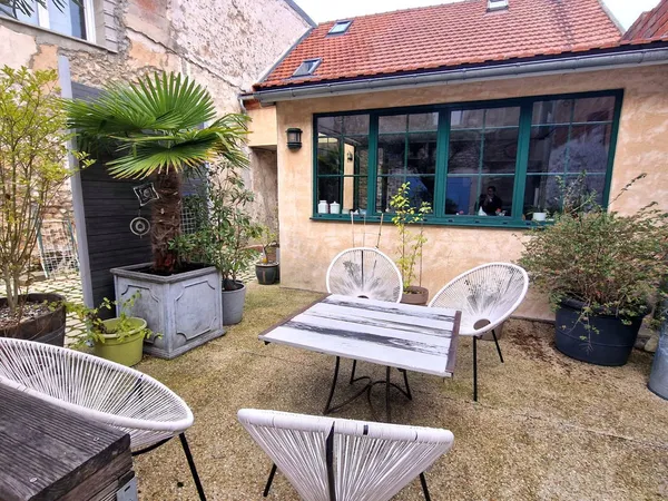 RARE SUR LE SECTEUR - Maison de Ville - 5 pièces - 3 chambres - 1 bureau - Cour - 3 Garages - 2 