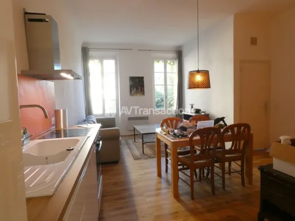 CALLAS : Beau volume pour ce studio meuble de 43m2 a louer