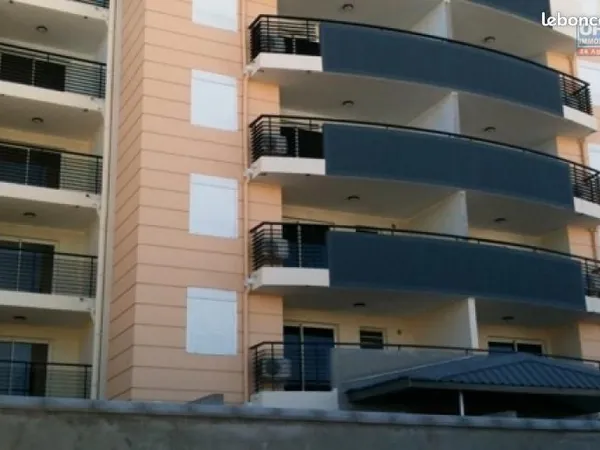 Studio 1 pièce 38 m² 