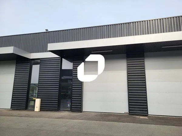 Local d'activité 305 m² 