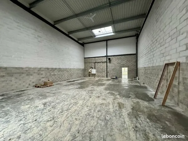 Local d'activité 344 m² 