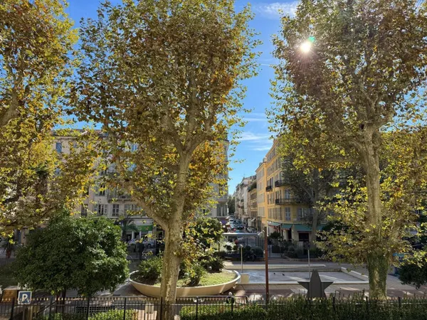 A vendre - Très bel appartement de 5 pièces sur la Place Wilson 