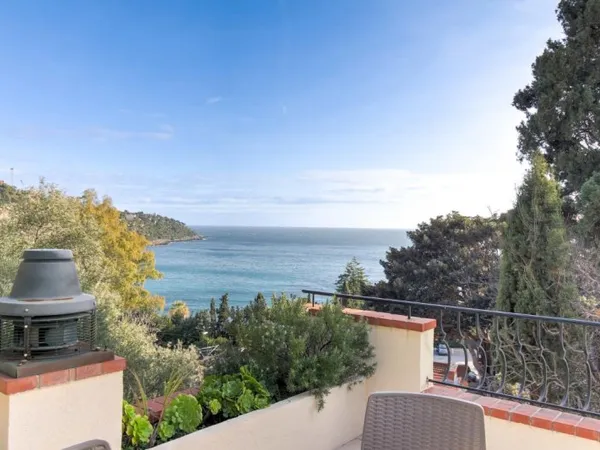 ROQUEBRUNE-CAP-MARTIN – VILLA AVEC VUE MER