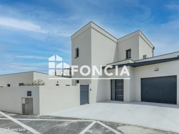 Villa neuve au style moderne offrant un condensé de prestations de très haute qualité 