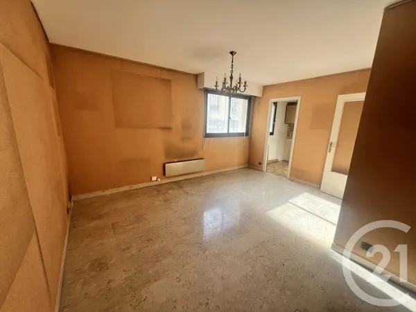 Studio 1 pièce 30 m² 