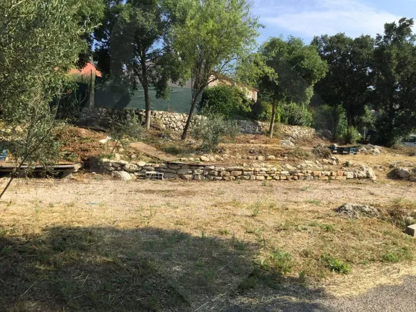 À VENDRE TERRAIN CONSTRUCTIBLE À MONTFORT S/ ARGENS 