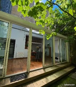 Petite maison avec jardin dans l'hypercentre, en lisière du triangle d'or 