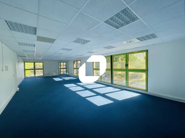 Bureaux - A LOUER - 167 m² non divisibles 