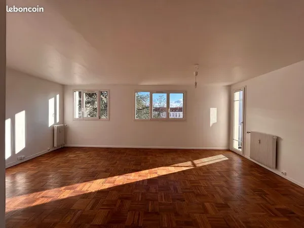 Appartement lumineux avec balcon et loggia - Boulevard Henri Vasnier 