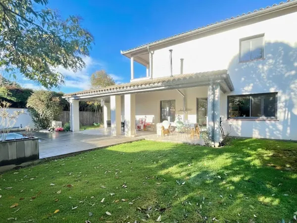 Maison 7 pièces 260 m² 