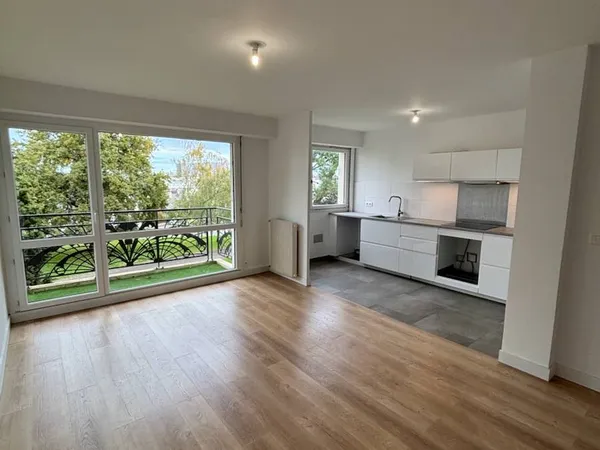 🏡 T3 rénové, lumineux, proche commerces et transports 