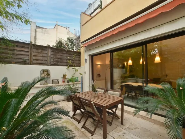 Maison 7 pièces de 187 m² avec terrasse dans le centre d'Avignon 