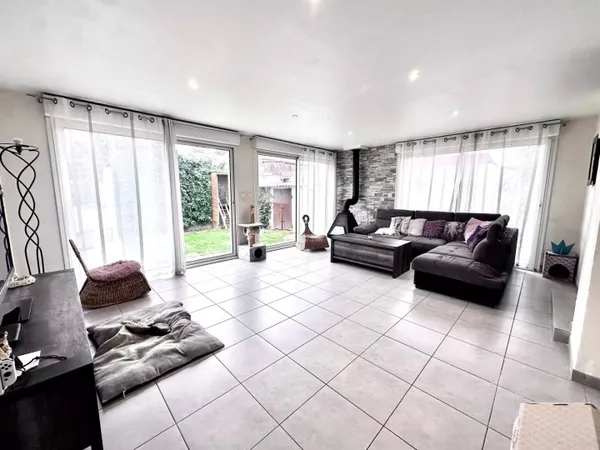 Maison de plain-pied 6 pièces 145 m² 