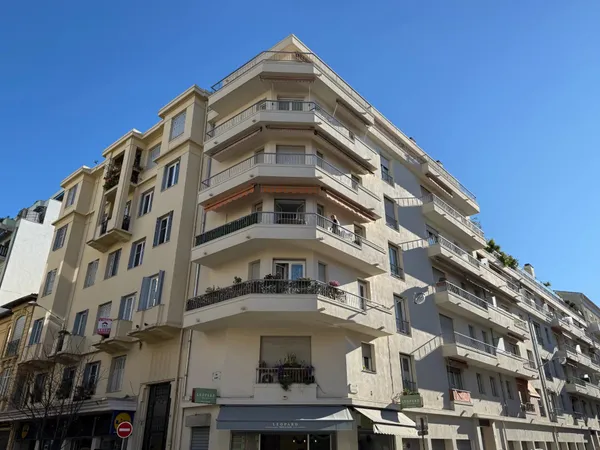 NICE-RUE DE FRANCE, 2 pièces de 47 m² avec balcon et cave 