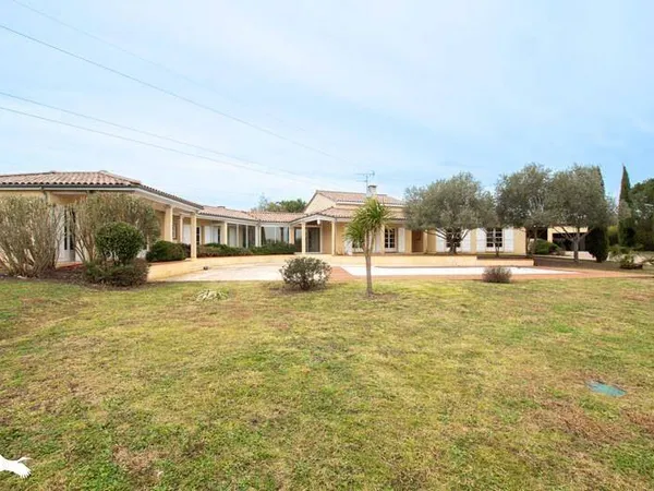 Maison 9 pièces 272 m² 