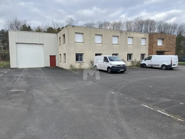 Local d'activité 948 m² 