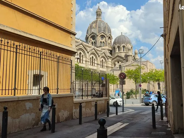 A louer : T2 quartier hôtel de ville - proximité immédiate VIEUX PORT/PANIER 