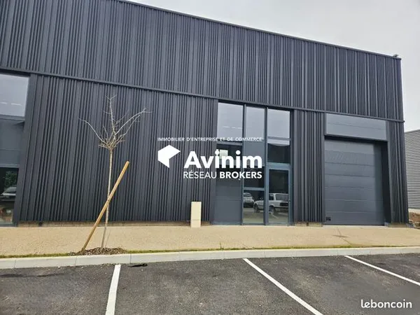 Local commercial 2 pièces 303 m² 
