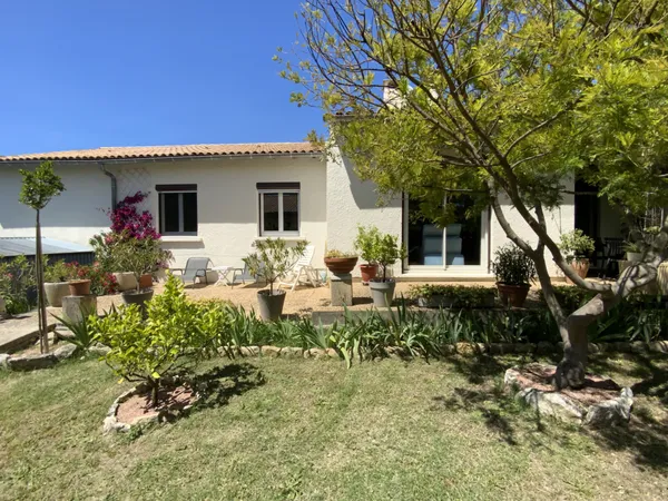 Villa de plain pied, 4 chambres, Uzès à pieds. 