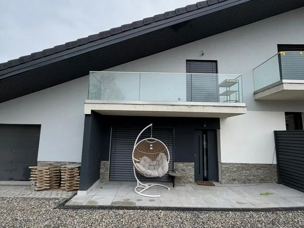 Loue T3 Duplex Neuf dans maison avec entrée indépendante - Terrasse, balcon, parkings 