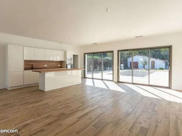 Maison 5 pièces 196 m² 