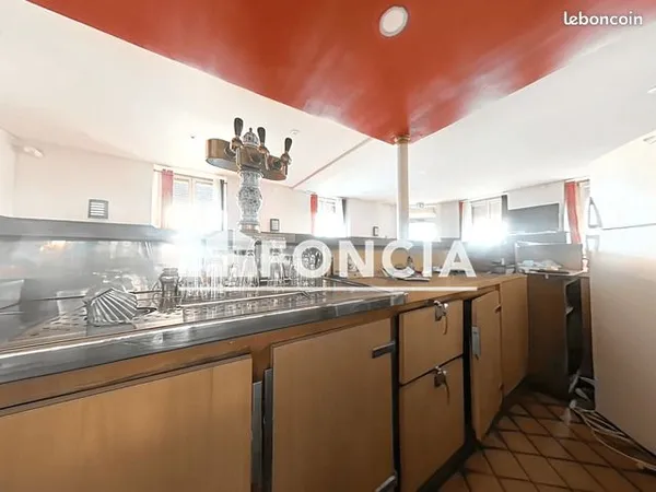 Local commercial 180 m² 
