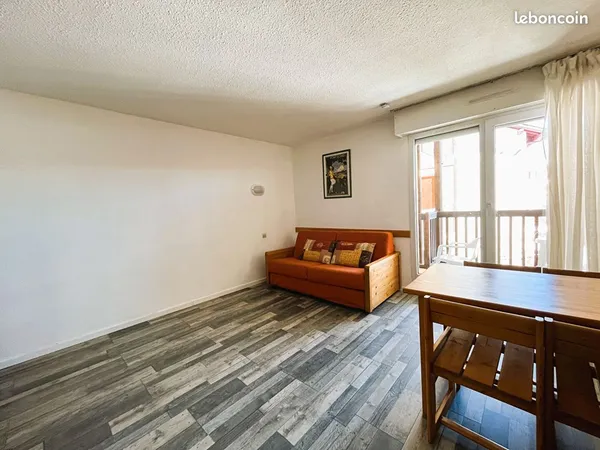 Studio 1 pièce 25 m² 