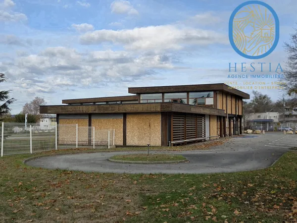 A VENDRE Bâtiment commerce / bureaux 1717 m2 sur terrain de 