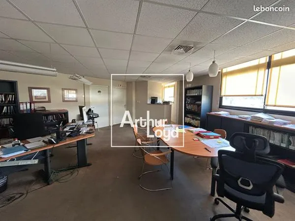 Bureau 77 m² 