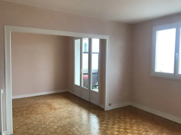 T3 avec balcon, parking et cave 