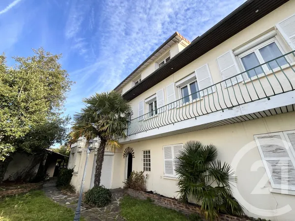 Maison 12 pièces 328 m² 