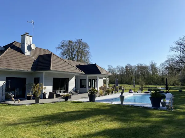 VALLEE DE L'EURE. PISCINE 