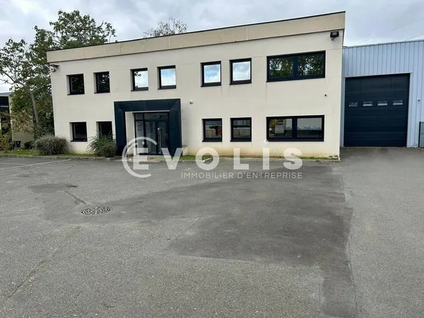 Bureaux - A VENDRE OU A LOUER - 1 220 m² non divisibles 