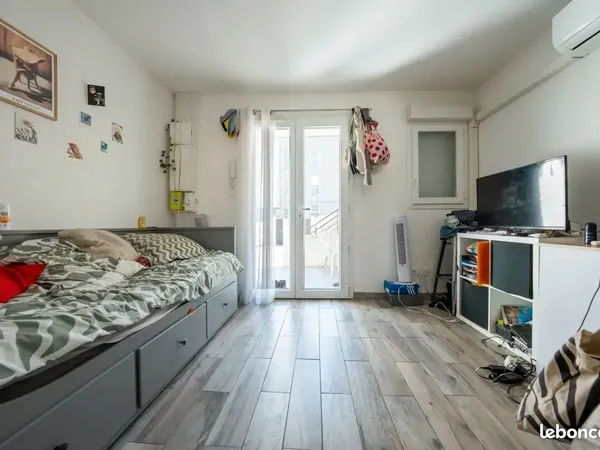 Studio 1 pièce 20 m² 