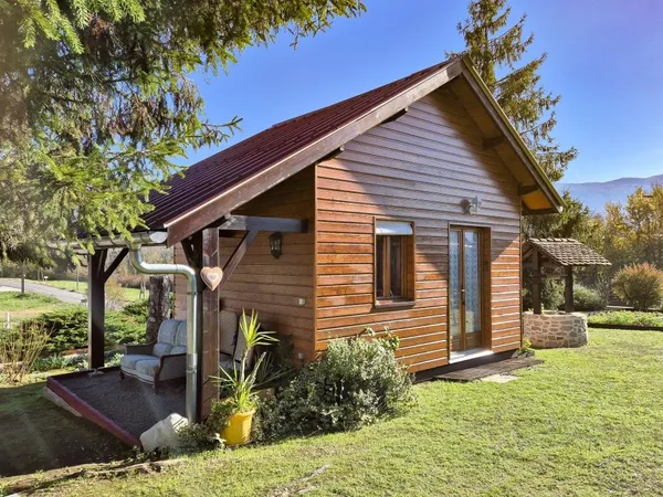 Peyrieu : chalet edifiée en 2021 offrant env. 30 m2 sur env. 