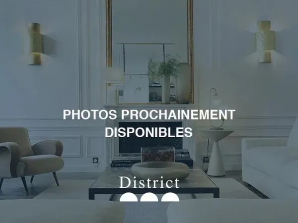 Triangle d'or. Au 5ème étage avec ascenseur d'un très bel immeub 