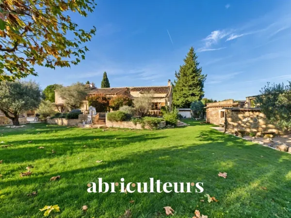 Villa de 180 m2 à Lauris dans un cadre naturel préservé 