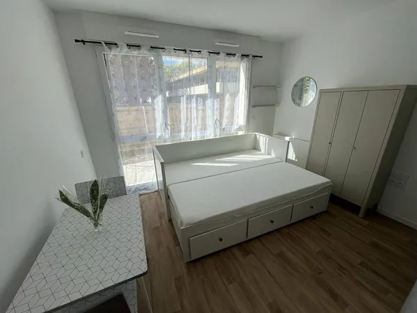 Studio neuf, meublé à NANTES quartier Perverie-Petit Port-Universités 