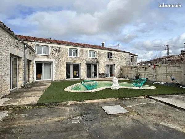 Maison 11 pièces 371 m² 