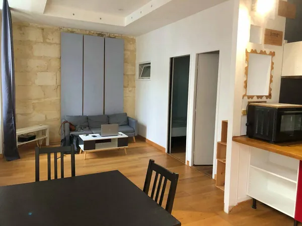 Loue T2 40m² meublé Bordeaux, tram B Les Hangars - Mars 2026 
