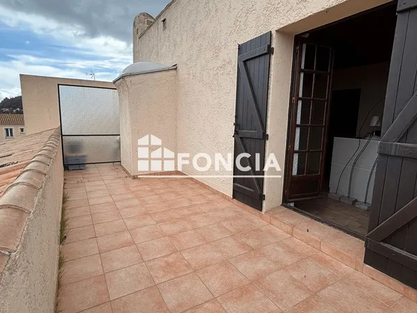 Hyeres gare spacieux t3 avec 2 terrasses en dernier etage avec ascenseur 