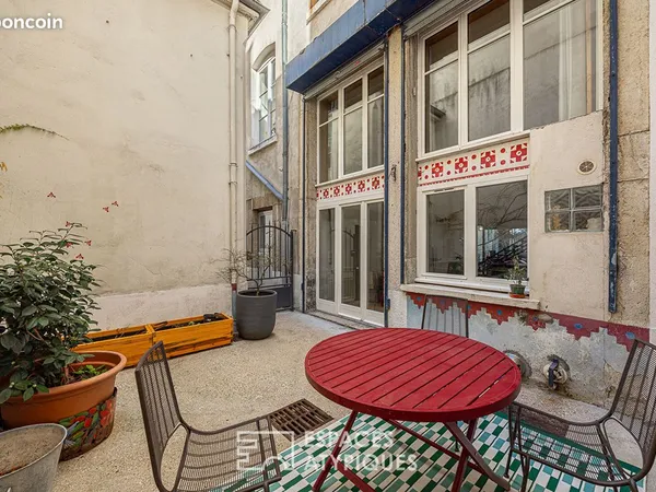 Studio 7 pièces 205 m² 