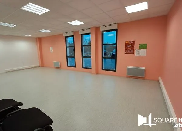 Bureau 180 m² 