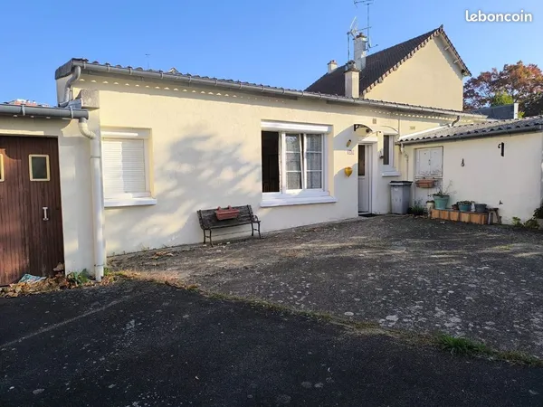 Maison plain pied sur terrain 394 m² 