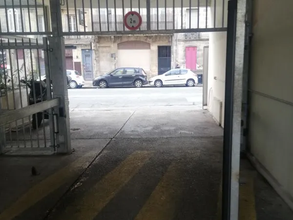 Location parking scooter victoire 