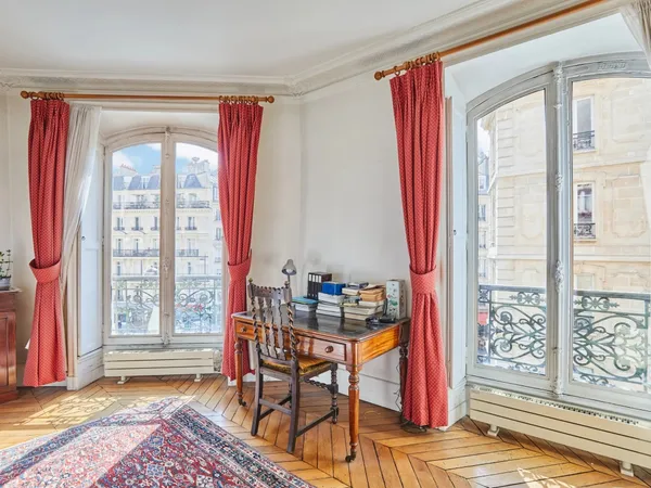 Paris VIe - Saint Placide - Appartement d'angle avec trois chambres 