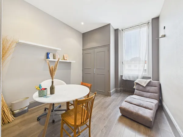 Local commercial 59 m2 avec garage et cave quartier Chateauvert 