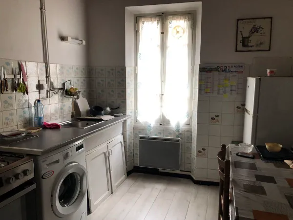 Centre village, proche parkings, appartement de type T1 Bis en 1 