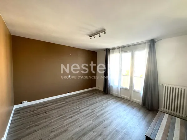 Proche RER A - 2 pièces avec balcon et box 
