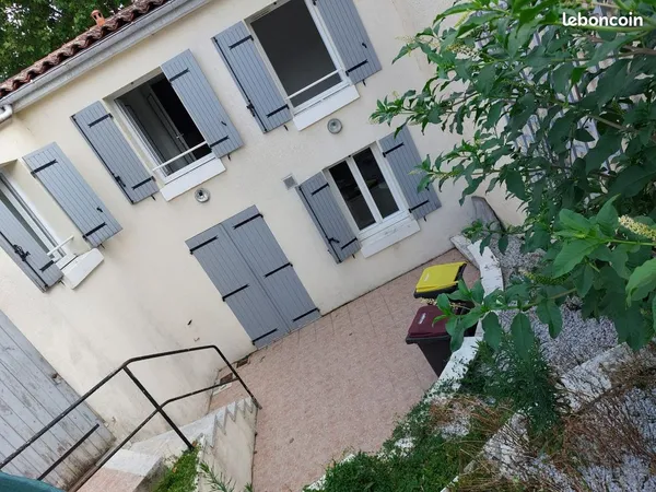 Maison avec 3 chambres et extérieur 